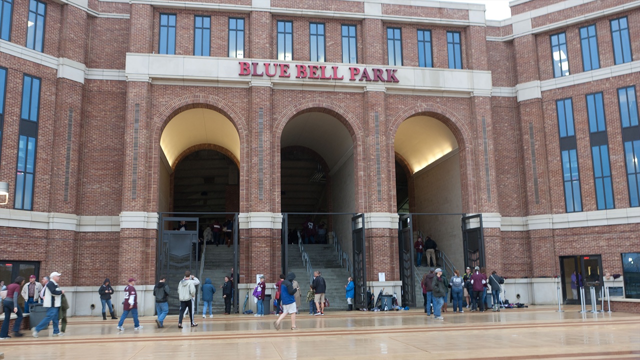 Photo gallery from opening day at Blue Bell Park TexAgs