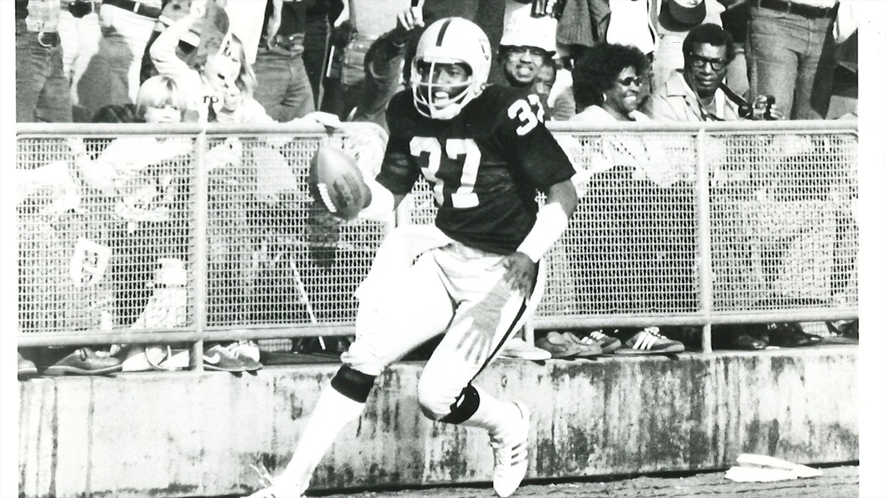 Lester Hayes shares his Aggie story, Super Bowl memories with Oakland