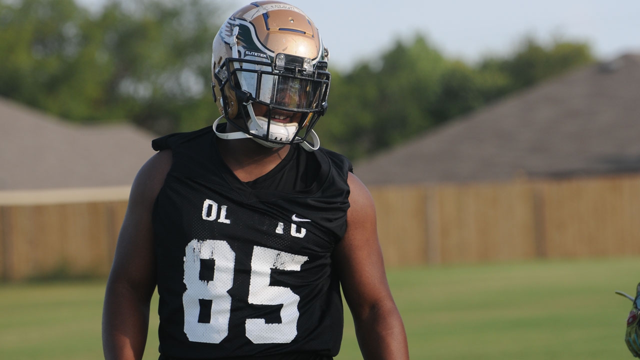 2024 DeSoto DL Caleb Mitchell discusses dominant performance over Cedar Hill | TexAgs