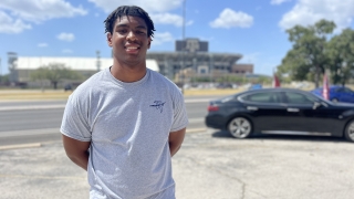 Aggie DL commit Dealyn Evans helping build bonds in College Station