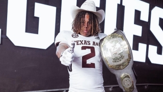 'I just love it there': S/LB Tylen Singleton building close bonds in Aggieland