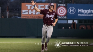 No. 4 Aggies bite back with 10-6 win over No. 8 Gators to even series