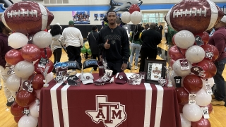 Signing with Texas A&M was a 'surreal' experience for Cobey Sellers