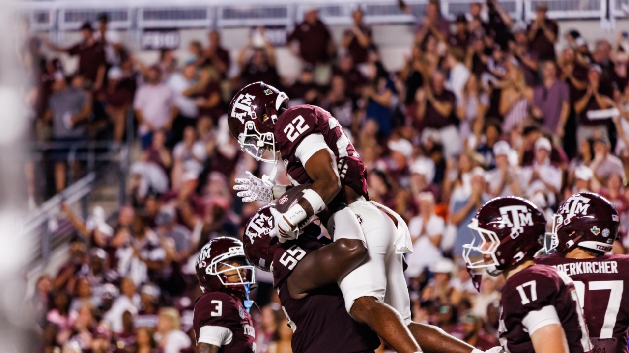 Tailback EJ Smith's touchdown helps A&M start 2025 off with a 'bang'