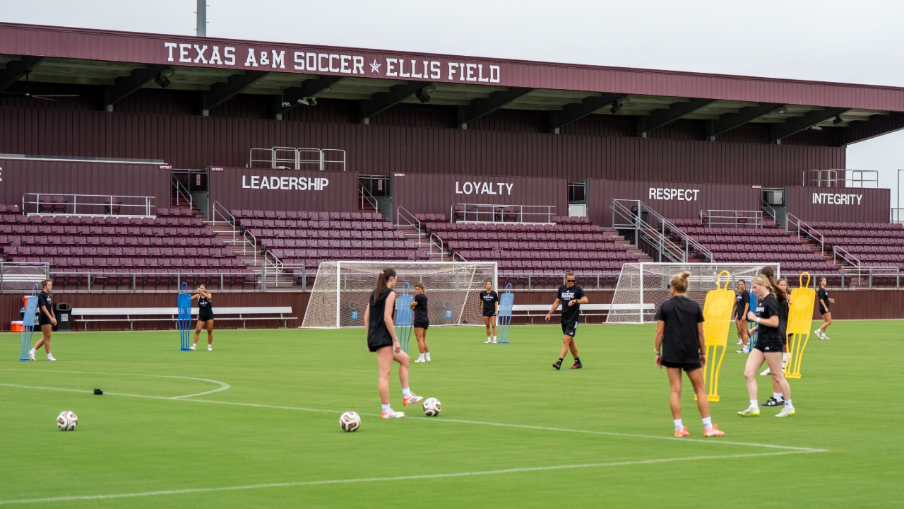 Sights & Sounds: Thursday's training sessions at Ellis Field