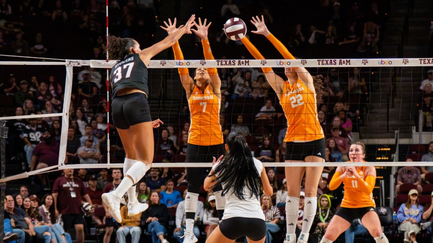 Four-set win makes it four straight for No. 17 A&M